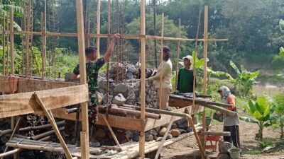 Estafet Ember Penuh Tawa, Cara Satgas TMMD dan Warga Percepat Pembangunan Jalan