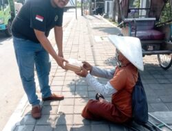 Konsisten Tebarkan Kebaikan, ORMAS 234 SC DPC Pemalang Lanjutkan Agenda Rutin Jumat Berkah dengan Membagikan Nasi kepada Warga di Terminal Pemalang.