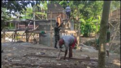BABINSA KORAMIL AMPELGADING BERSAMA WARGA GOTONG ROYONG SELESAIKAN PEMBANGUNAN JEMBATAN GANTUNG GARUDA