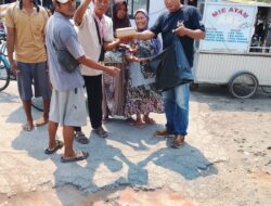Jumat Berkah: 234SC DPC Pemalang Bagikan Nasi Kotak Kepada Masyarakat di Sekitar Pasar Sayur dan Buah, Tanamkan Semangat Berbagi dan Kebersamaan demi Kemanusiaan