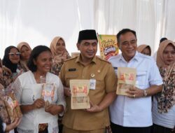 Wagub Taj Yasin dan Plt Bupati Nurkholes Salurkan Bantuan untuk Warga Kendalrejo